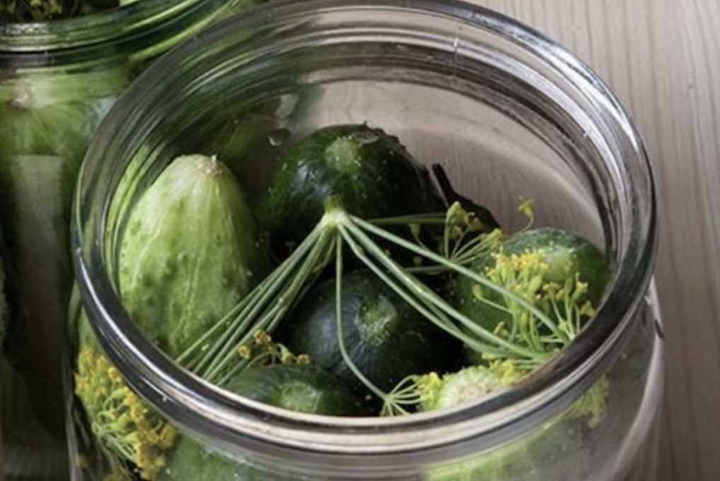 Erjesztett zöldségek üvegben – a fermentált, élőflórás alapanyagok szemléltetése
